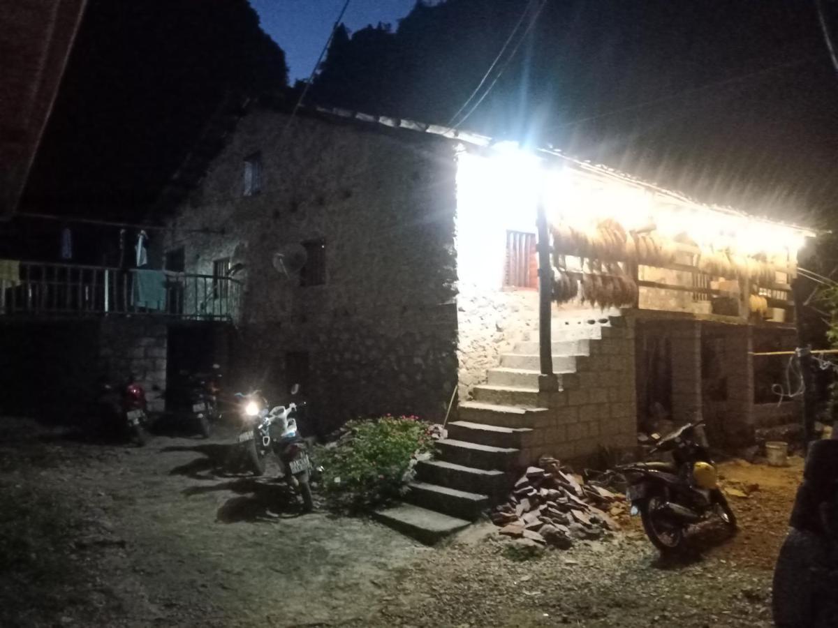 Trieu Chuong Homestay Као Банг Екстериор снимка