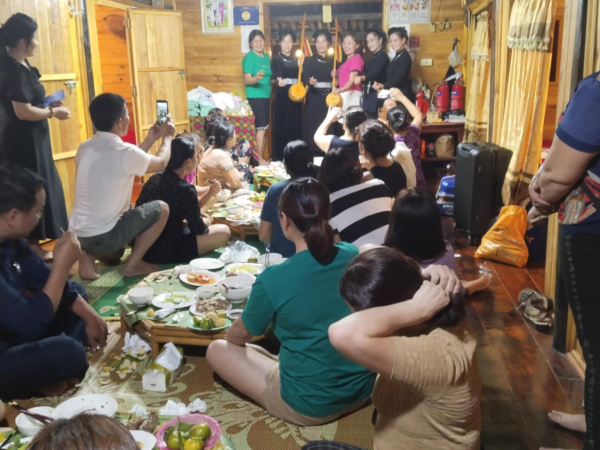 Trieu Chuong Homestay Као Банг Екстериор снимка
